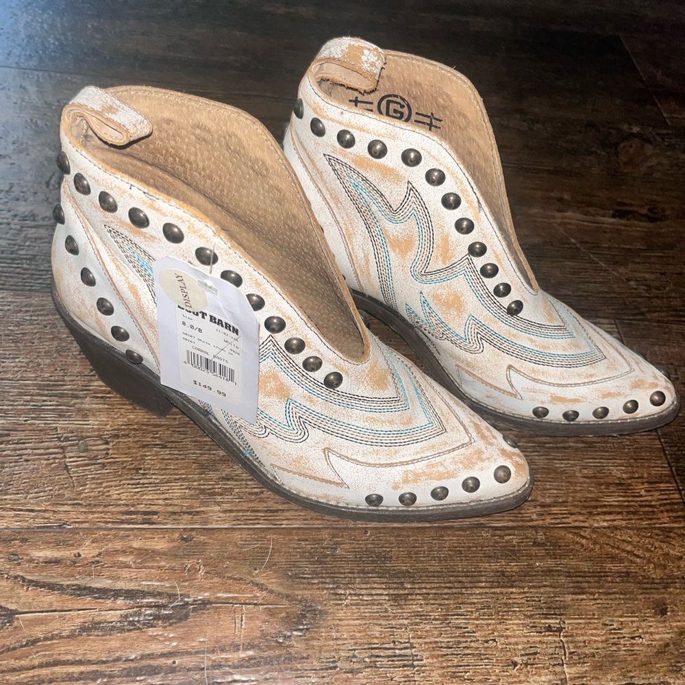 Circle G ankle Boots.